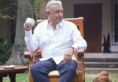 ROMPE AMLO SILENCIO Y PIDE DINERO PARA CUBA