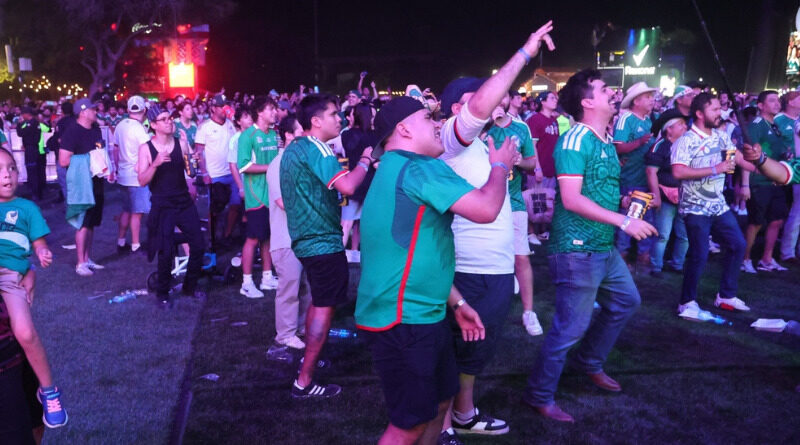 FESTEJAN TRIUNFO CON GENITALLICA