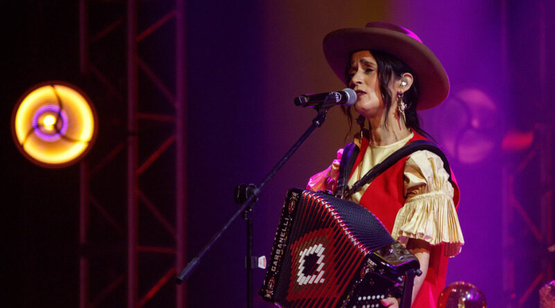 JULIETA VENEGAS CAUTIVA CON SU NUEVO DISCO ‘NORTEÑA’ Y ÉXITOS