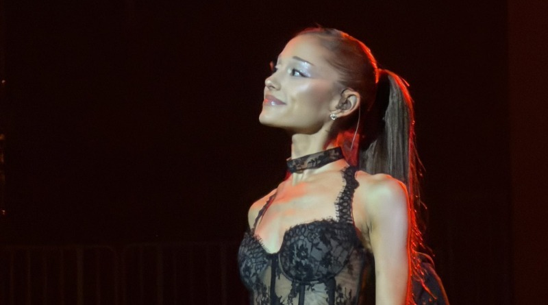 ARIANA GRANDE DEJA ‘AMERICAN HORROR STORY’ PARA ENFOCARSE EN SU GIRA