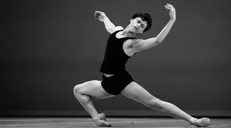 BAILARÍN REGIO DA SALTO AL ROYAL BALLET