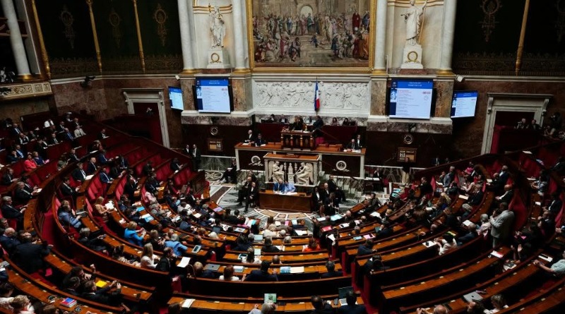 BRUSELAS CELEBRA EL VETO DE FRANCIA A REDES SOCIALES PARA MENORES