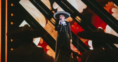 CAMILA FERNÁNDEZ RINDE HOMENAJE AL LEGADO VERNÁCULO EN NUEVO DISCO