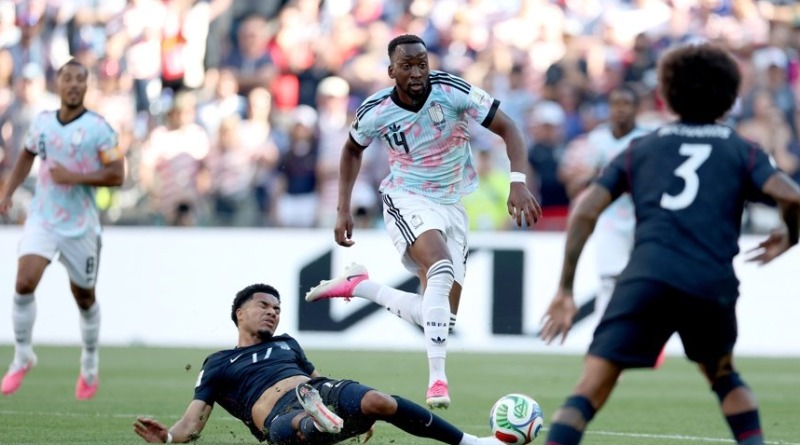 EL ÚLTIMO ANFITRIÓN QUEDA FUERA DEL MUNDIAL