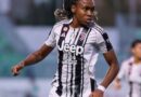 LINDSEY THOMAS SE UNE A RAYADAS