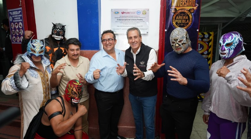 SE DEVELÓ PLACA DE ANIVERSARIO EN LA ARENA PUEBLA