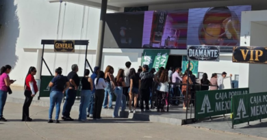 EL PALENQUE ARRASADO POR FILAS MASIVAS