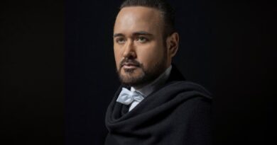 JAVIER CAMARENA TE ESPERA EN UNA CITA