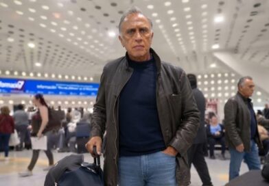 CONFRONTAN A MIGUEL ÁNGEL YUNES EN EL AEROPUERTO