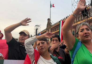 QUITAN VALLAS PARA LLENAR EL ZÓCALO