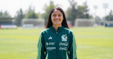 REBECA BERNAL FIRMA CON EL MANCHESTER UNITED