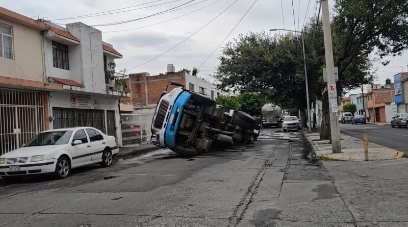 PIPA CON AGUA CAE A SOCAVON