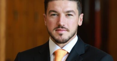 SE DEFIENDE SAMUEL GARCÍA DE ACUSACIONES