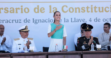 VERACRUZ CELEBRA EL 205 ANV. DE LA ARMADA CON DESFILE Y RECONOCIMIENTOS