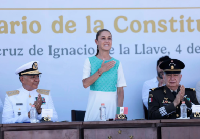 VERACRUZ CELEBRA EL 205 ANV. DE LA ARMADA CON DESFILE Y RECONOCIMIENTOS